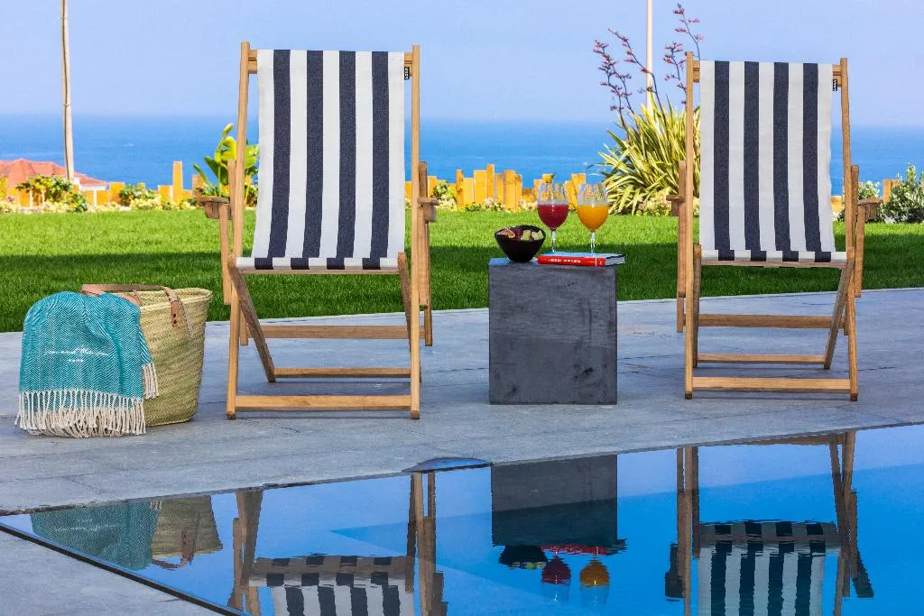 Pool, You and the sea, Lisbon