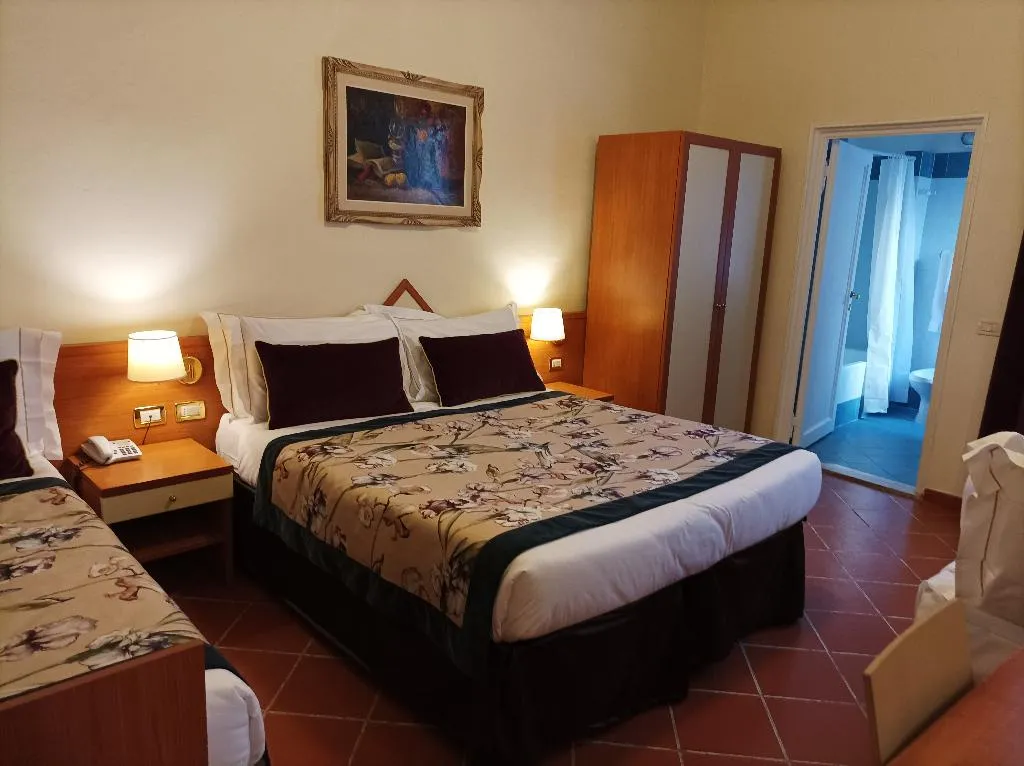 QUADRUPLE ECONOMY Room, Maxim Axial, Florence