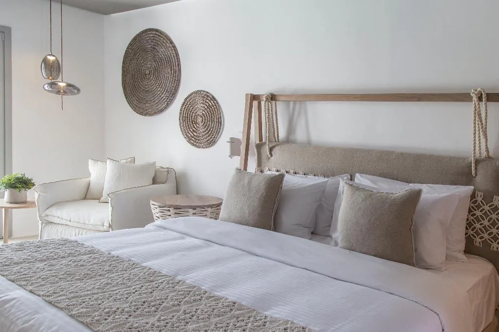 SUITE WITH JACUZZI Room, Adorno Suites Mykonos, Mykonos