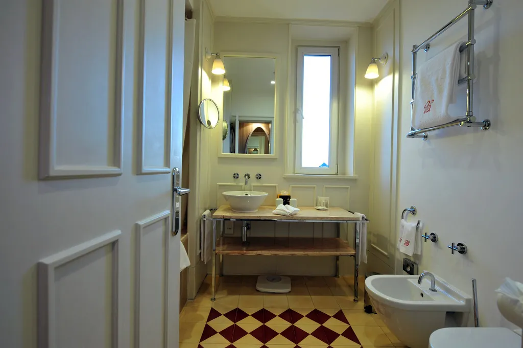 DOUBLE STANDARD Room, Bairro Alto, Lisbon