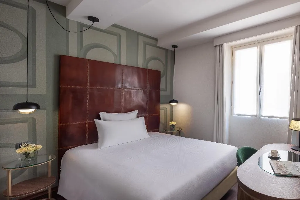 DOUBLE SINGLE USE QUEEN SIZE BED Room, Maison Roma Piazza di Spagna | UNA Esperienze, Rome