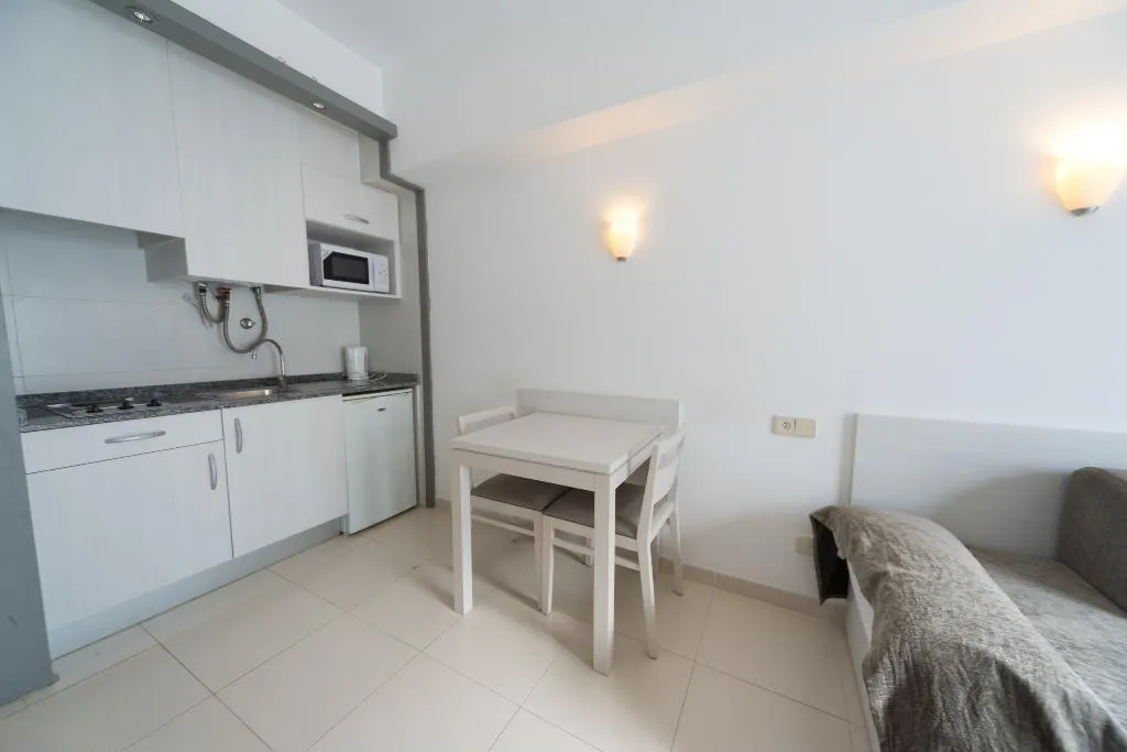 Room, Embat, Majorca
