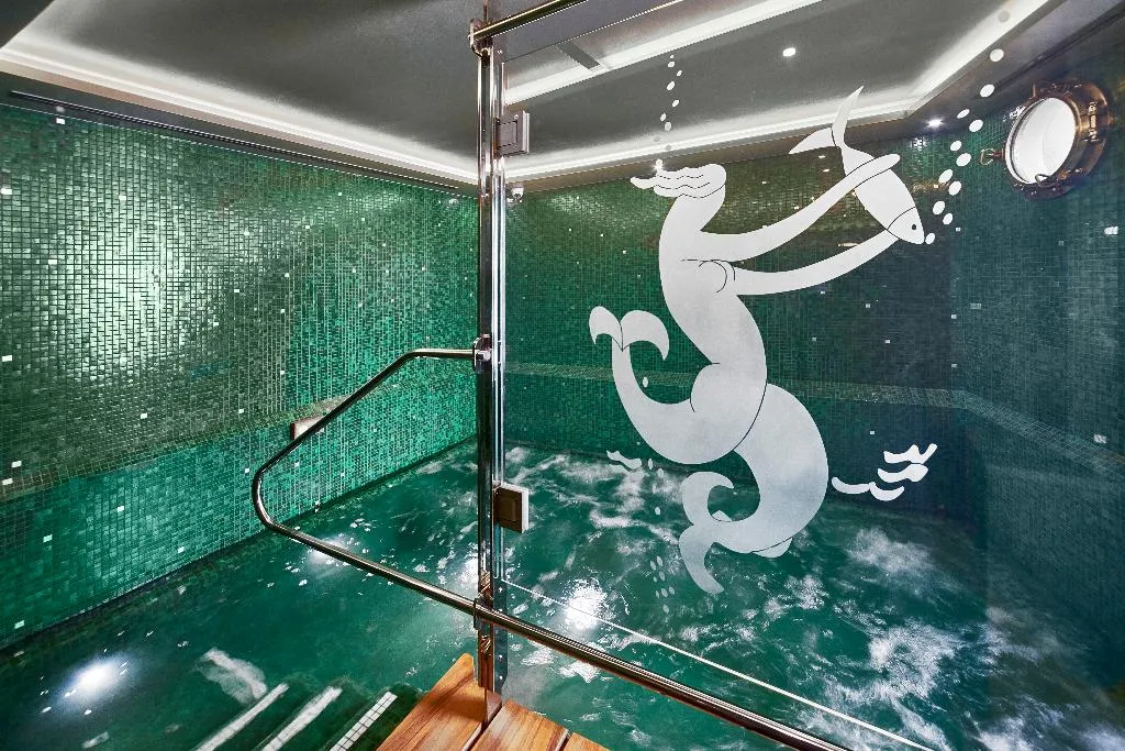 Sports and Entertainment, Saturnia & International, Venice
