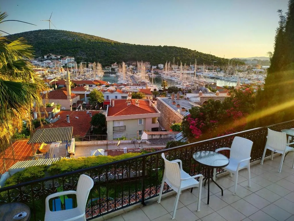 Terrace, Yalcin Hotel, Izmir