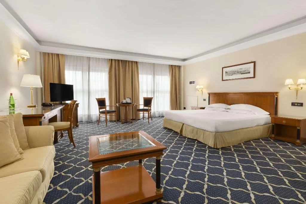 Room, Ramada Naples, Naples