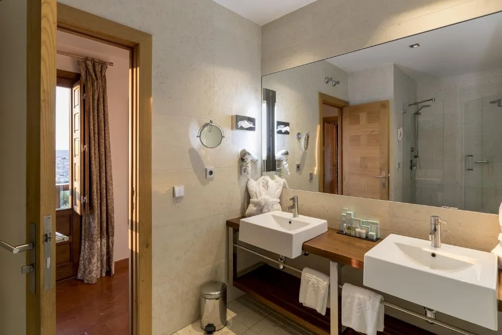 JUNIOR SUITE STANDARD Room, Parador de Toledo, Madrid