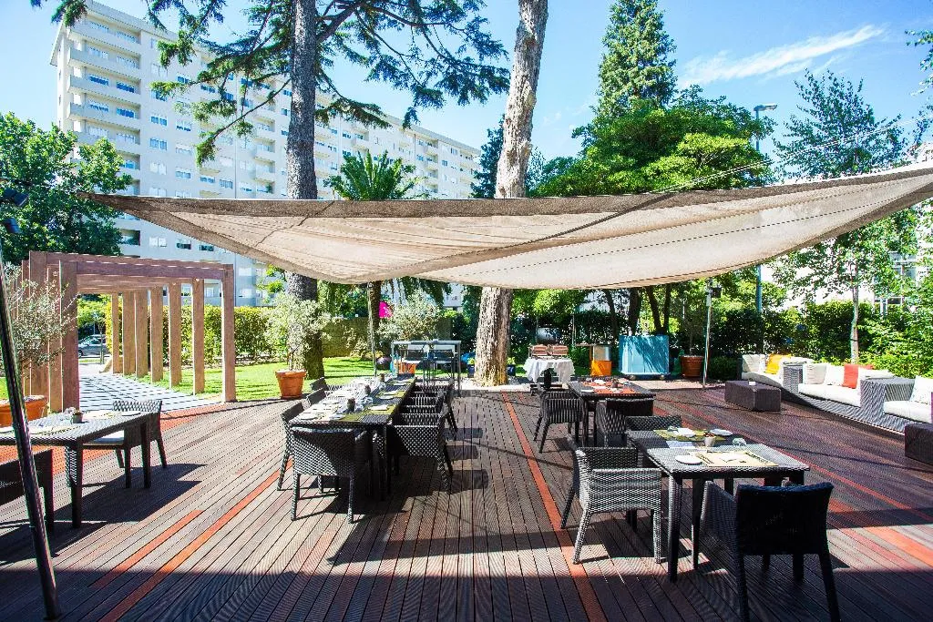 Terrace, Crowne Plaza Porto, Porto