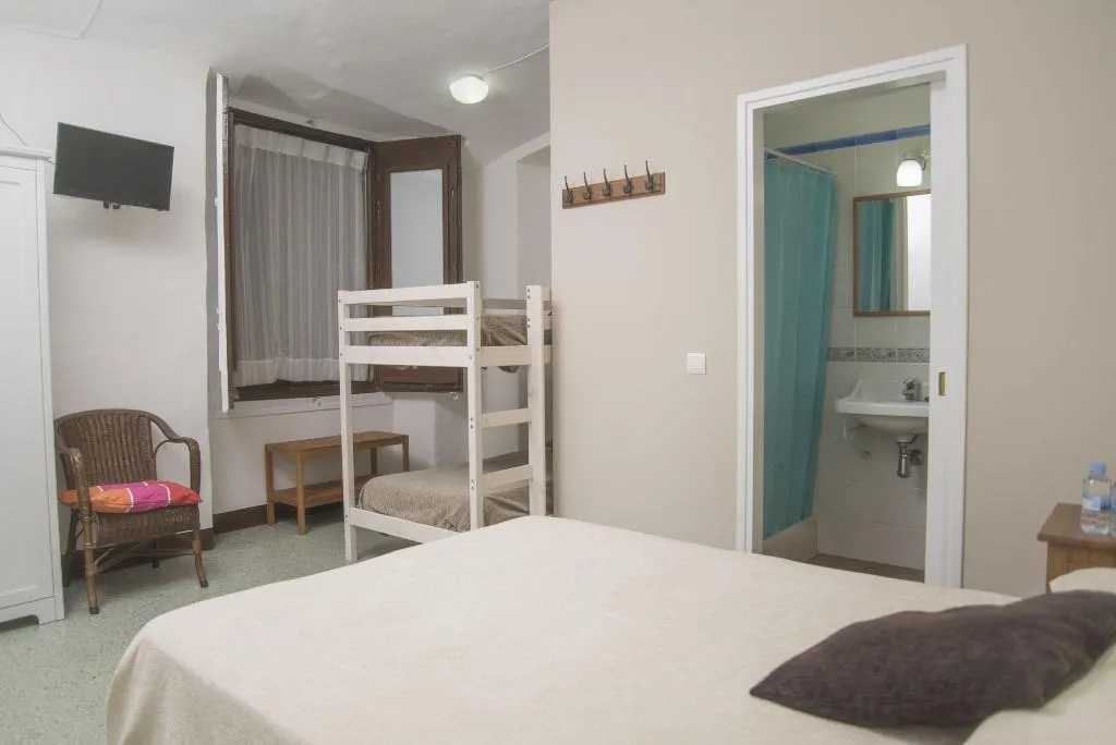 Room, Hostal L'Estrella, Costa Brava