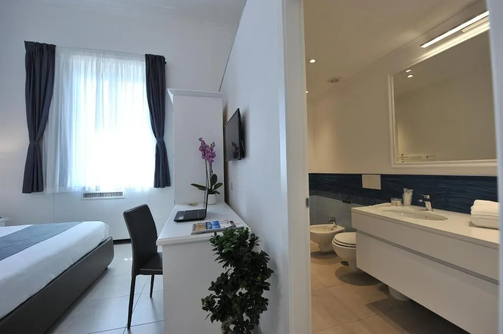 Room, SorrentoBay, Naples