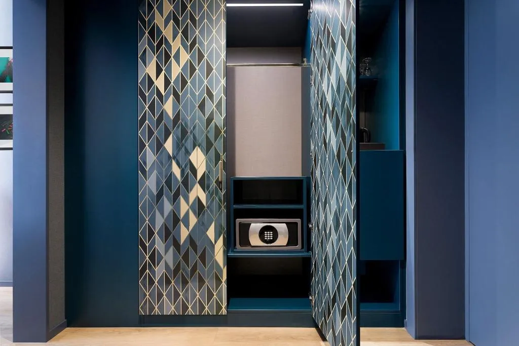 DOUBLE SUPERIOR KING BED Room, Sheraton Milan San Siro, Milan