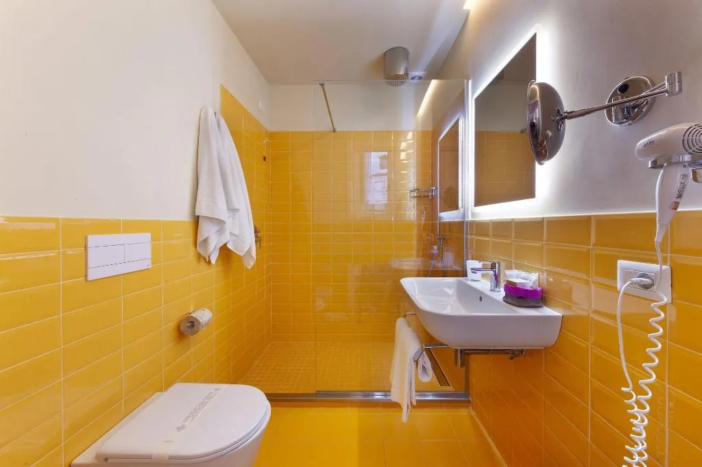 Room, Marina Piccola 73, Naples