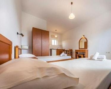 Derekas Apartments, Zante
