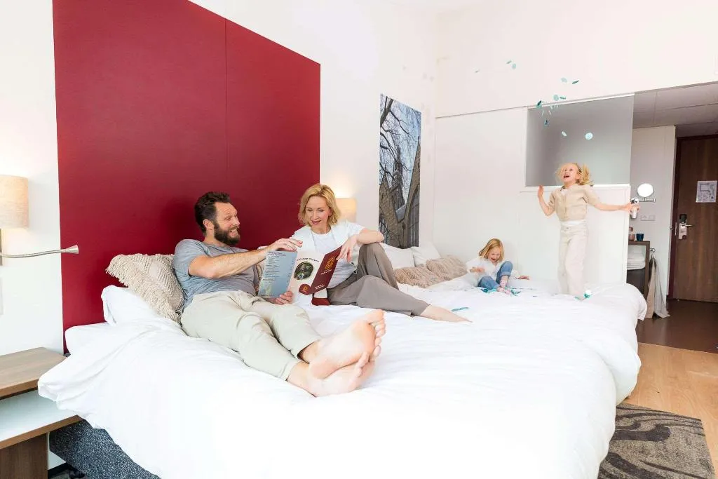 TRIPLE TWO BEDS Room, City Hotel Gouda, Amsterdam