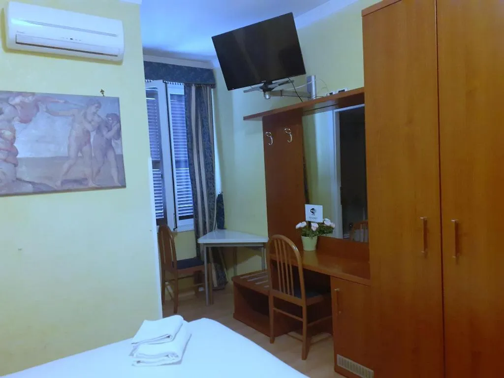 Room, La Casa Dellarte, Rome
