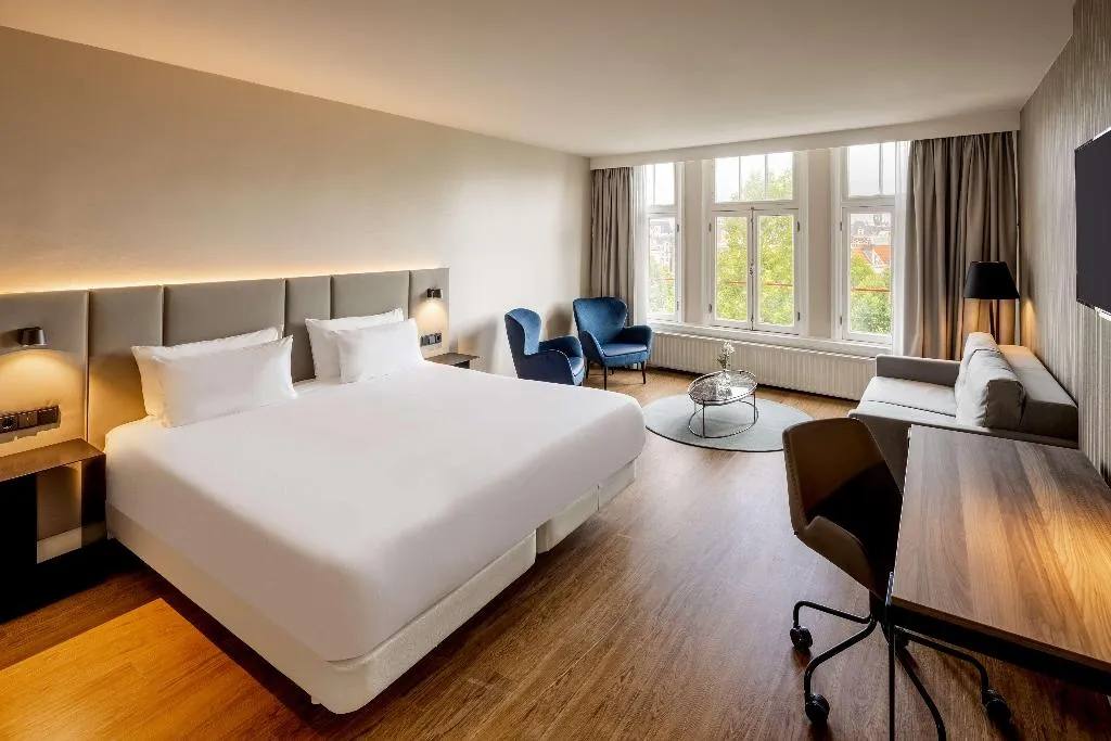 JUNIOR SUITE STANDARD Room, NH Amsterdam Schiller, Amsterdam