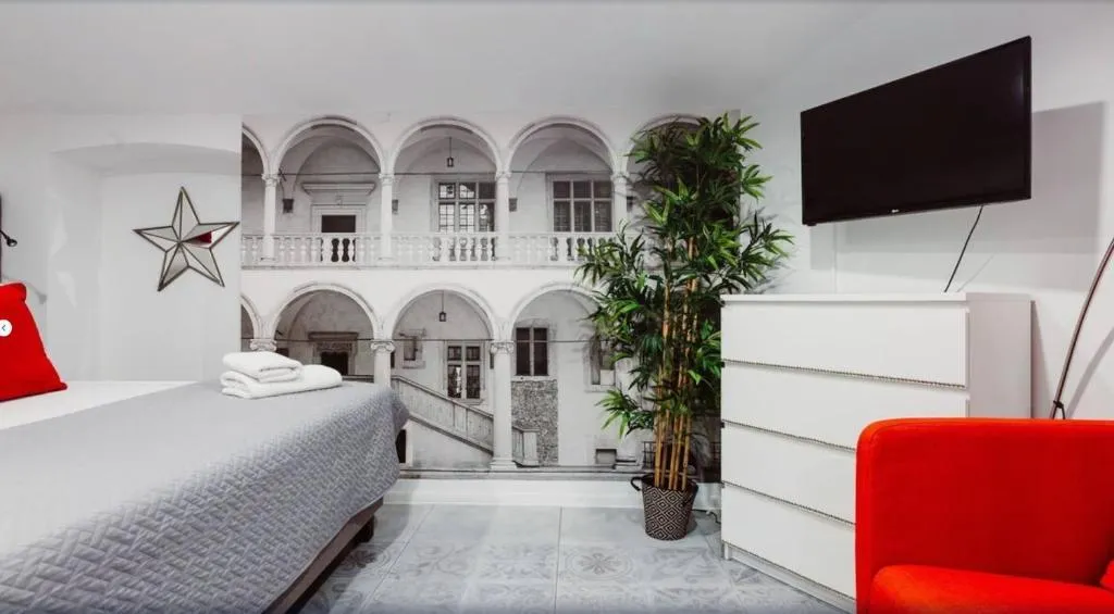 STUDIO STANDARD Room, Erasmus Student Apartments - Krakow Old Town, Krakow