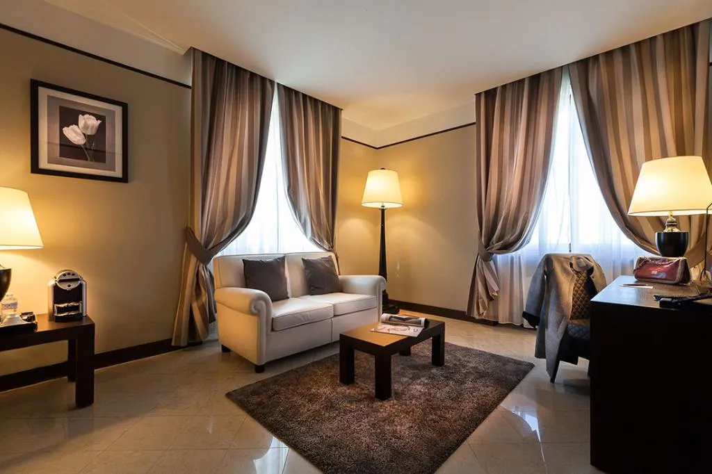 JUNIOR SUITE STANDARD Room, Th Roma - Carpegna Palace, Rome