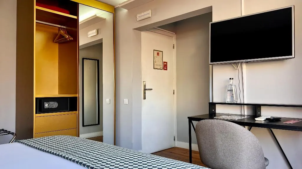 DOUBLE ONE BEDROOM Room, Casa Dos Lóios By Shiadu, Porto