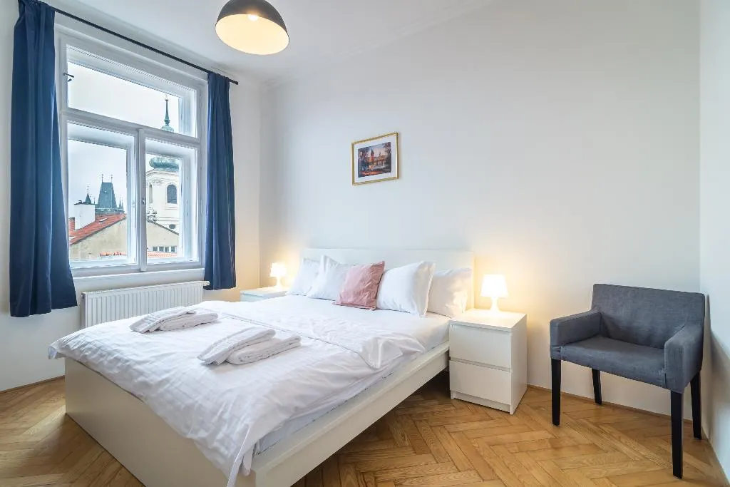 APARTMENT WITH BALCONY WITH VIEWS Room, Royal Road Residence, Prague