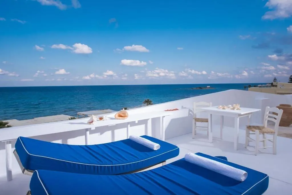 Room, Parthenis Palace, Crete