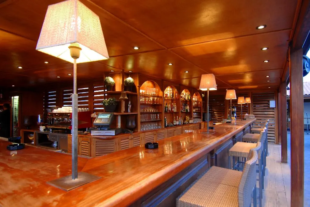 Bar, Morabeza, Sal