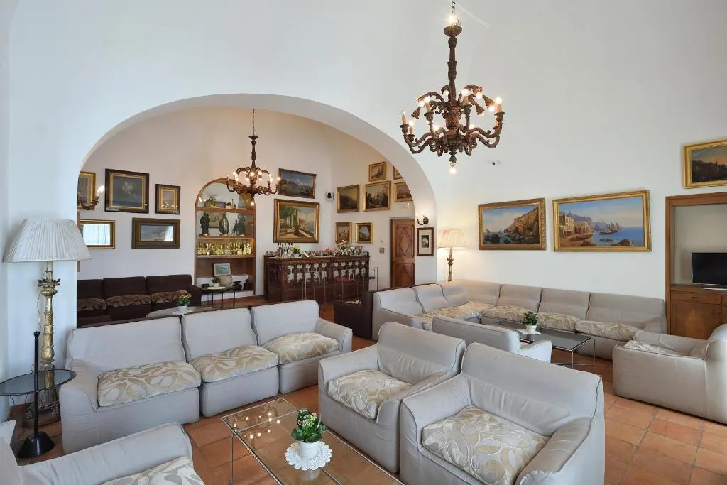 Lobby, Luna Convento, Naples