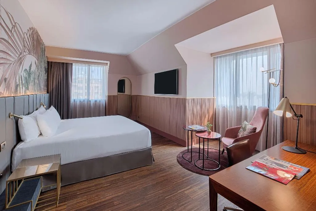 JUNIOR SUITE STANDARD Room, NH Collection Milano Touring, Milan