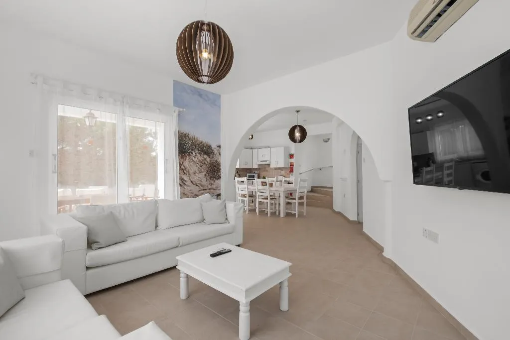 VILLA FOUR BEDROOMS Room, Thalassines Villas, Cyprus