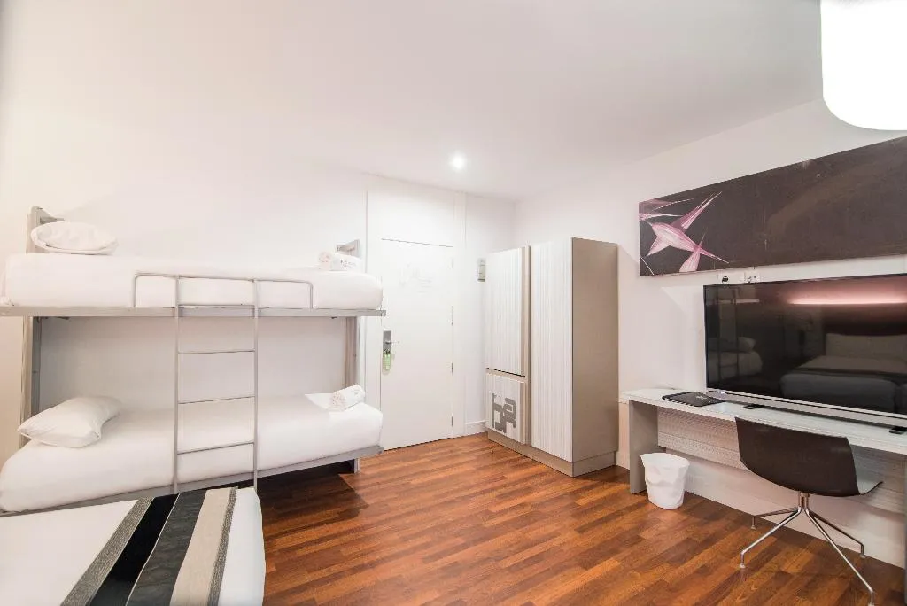 QUADRUPLE STANDARD Room, Petit Palace Boquería Garden, Barcelona