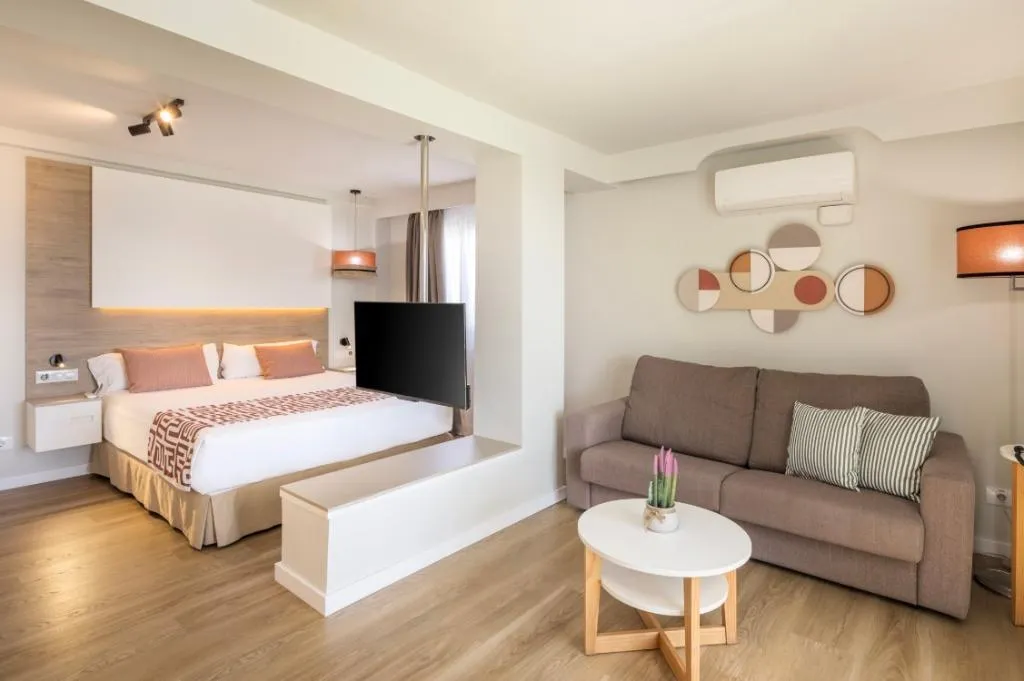 JUNIOR SUITE CAPACITY 4 Room, Hotel LIVVO Anamar Suites, Gran Canaria