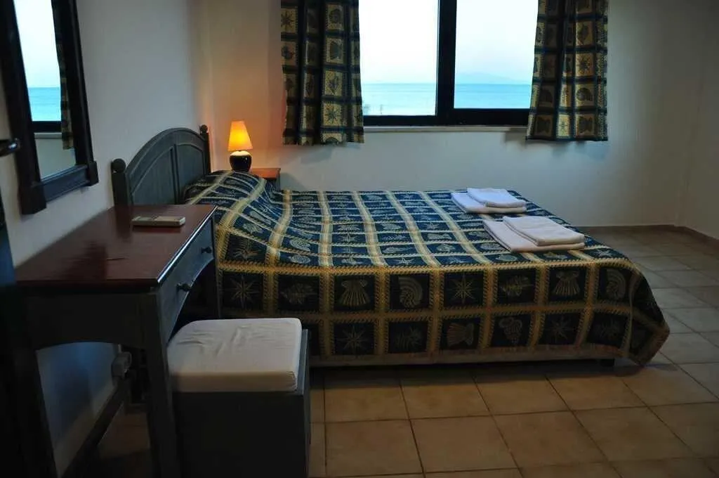 Room, Palm Court Suites, Izmir