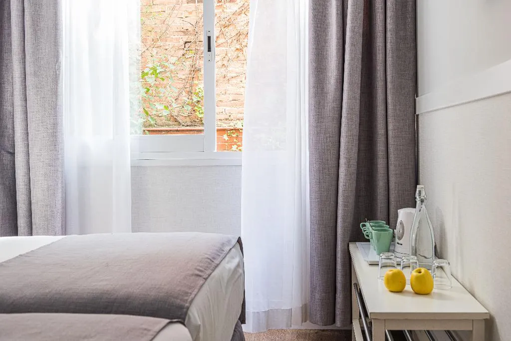 TRIPLE STANDARD Room, House by pillow, Barcelona