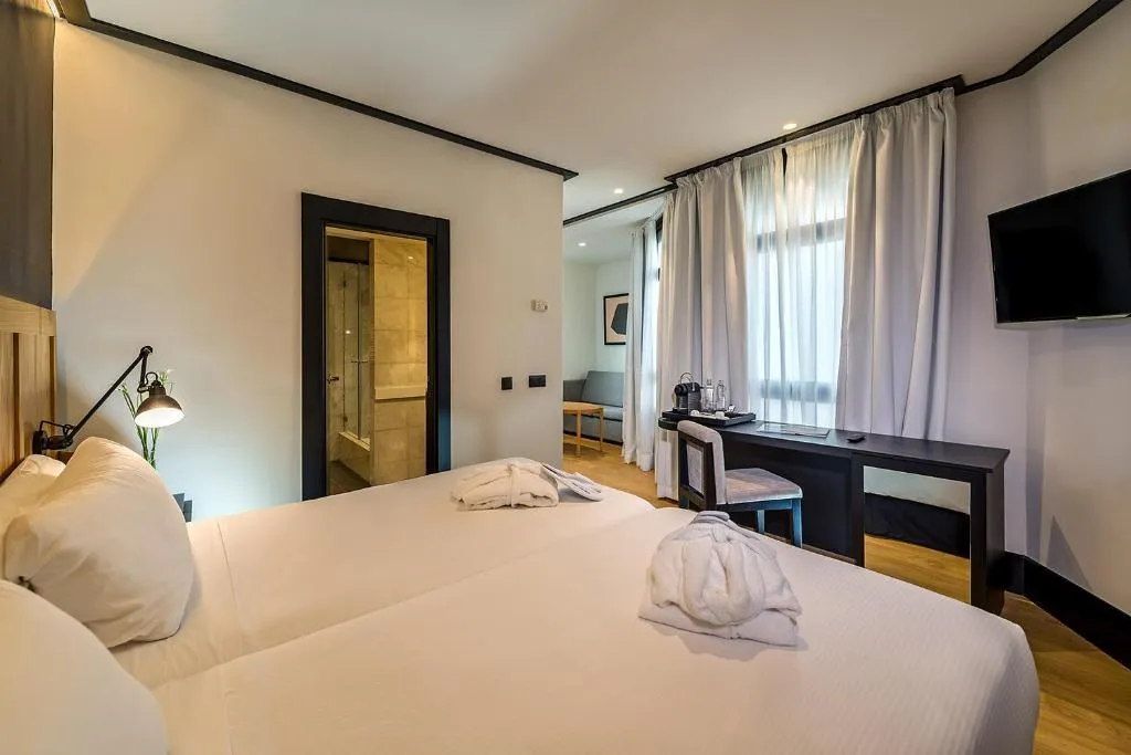 Double or Twin DELUXE Room, H10 Puerta de Alcala 4* Sup., Madrid