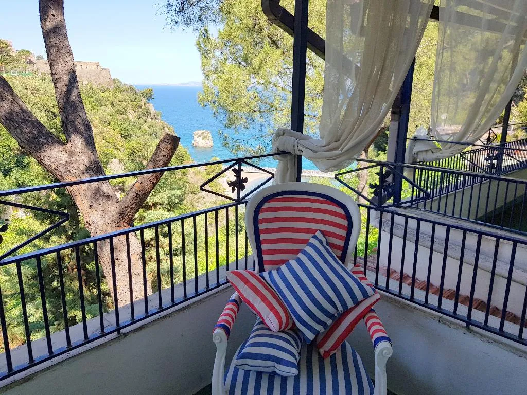DOUBLE SUPERIOR SEA VIEW Room, Oriente, Naples