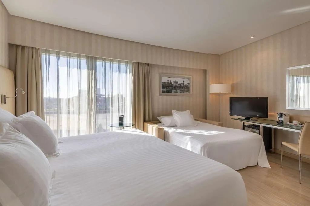 FAMILY ROOM DELUXE Room, Barcelo Sevilla Renacimiento, Seville