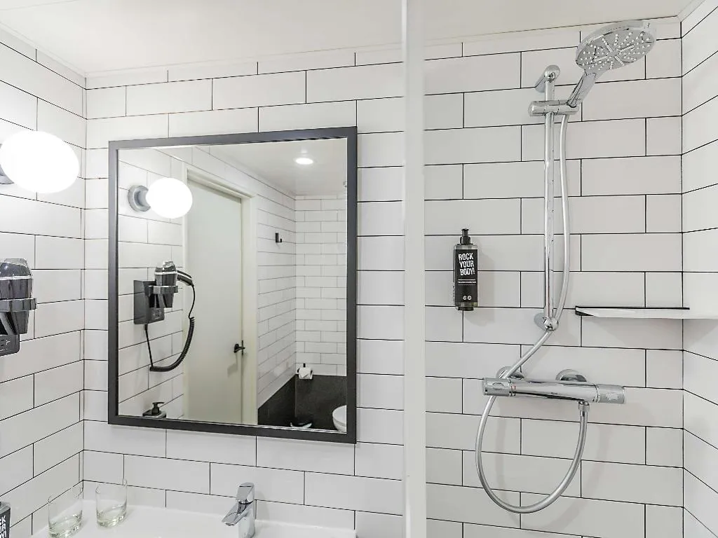 TWIN SUPERIOR Room, Ibis Guimaraes, Porto
