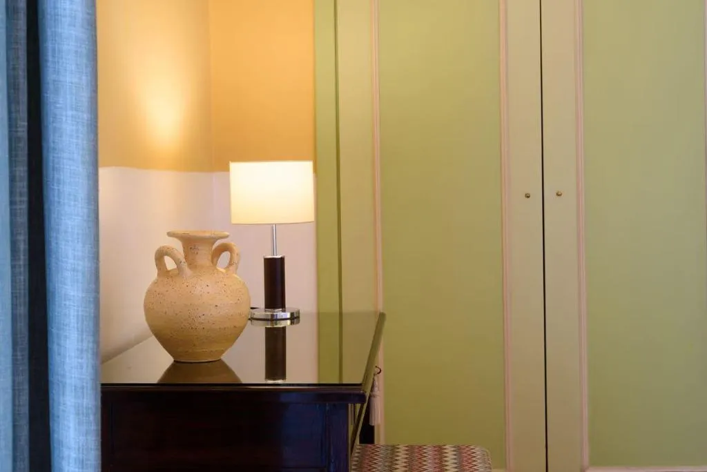 Room, Mergellina, Naples