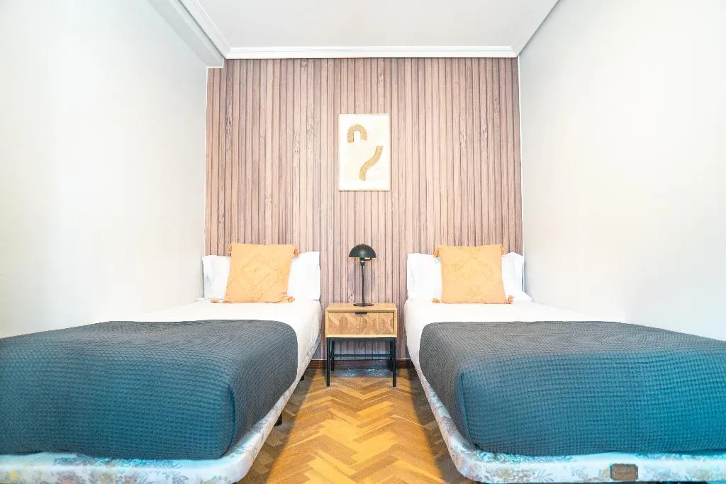 APARTMENT TWO BEDROOMS ONE BATHROOM Room, Smartr Chueca, Madrid