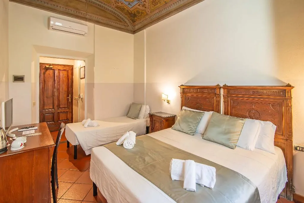 TRIPLE STANDARD Room, Cimabue, Florence