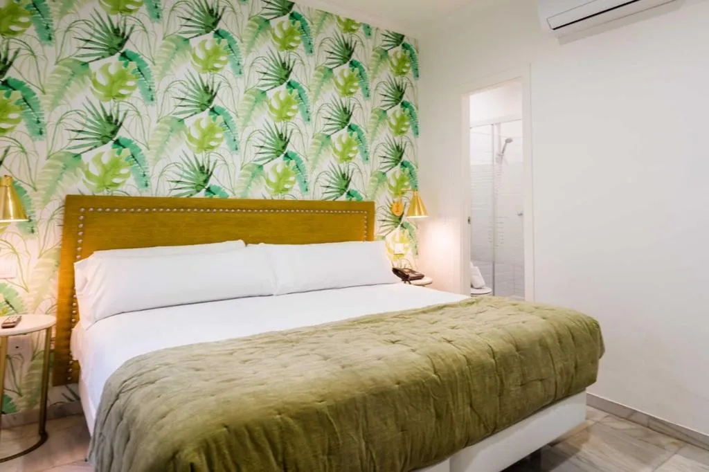 Room, Jardin de La Alameda, Seville