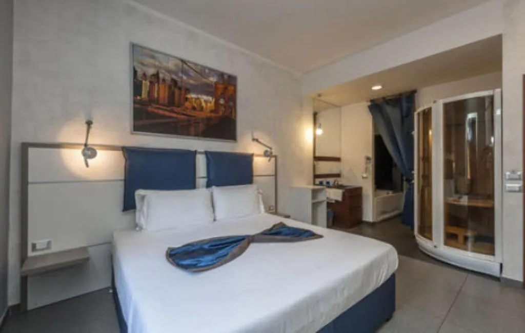 Room, California, Rome