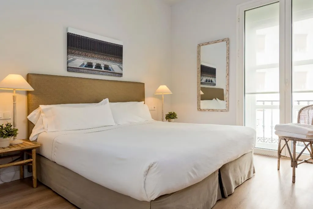 APARTMENT CAPACITY 5 TWO BEDROOMS Room, Suites Sevilla Plaza, Seville