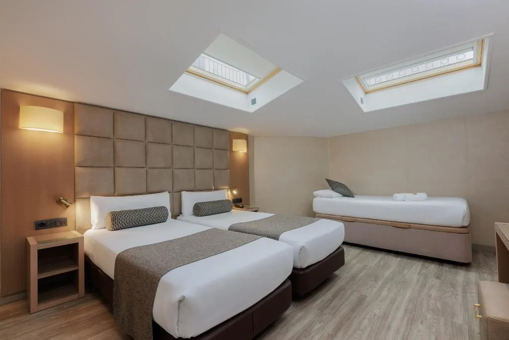 TRIPLE STANDARD Room, Suizo, Barcelona