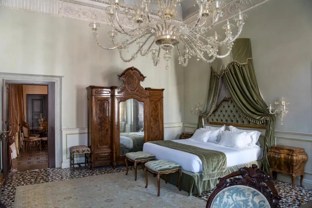 SUITE WITH VIEWS Room, Nani Mocenigo Palace, Venice