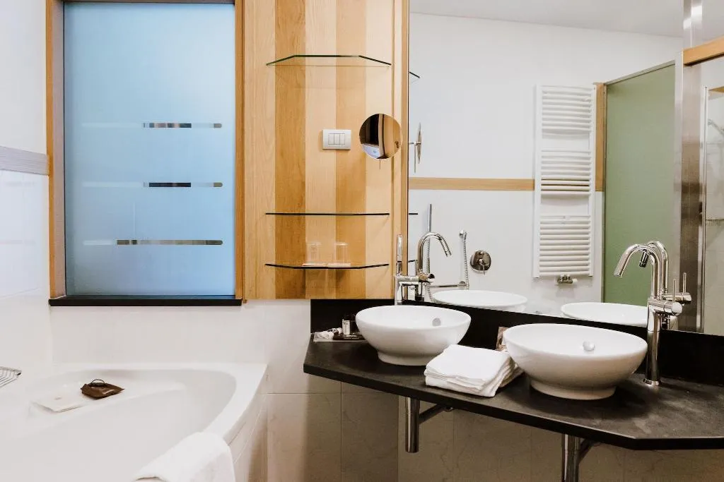 JUNIOR SUITE WITH DOUBLE BED Room, Lac Salin Spa & Mountain Resort, Milan