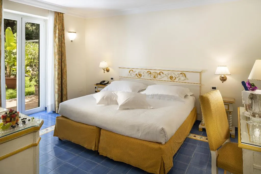 Room, Excelsior Belvedere Hotel & Spa, Naples