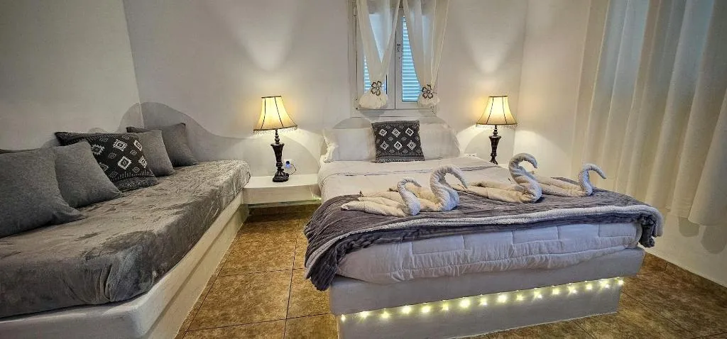 Room, Pleasure Beachside Studios, Santorini