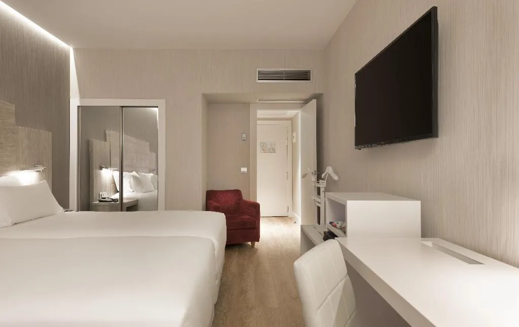 DOUBLE SUPERIOR Room, NH Madrid Chamberí, Madrid