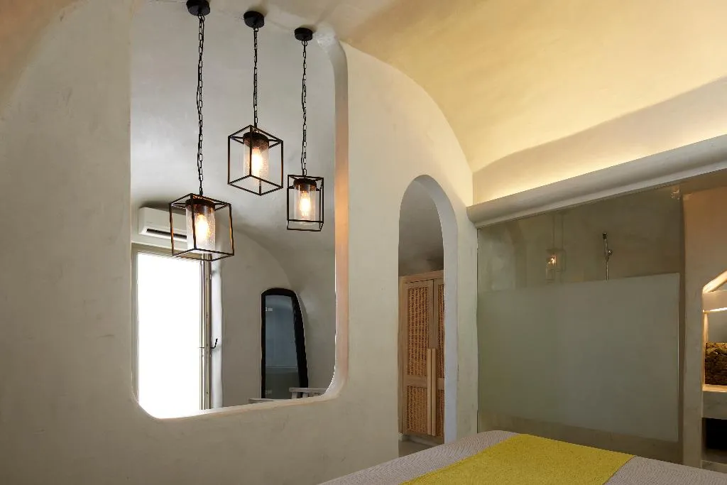 SUITE WITH JACUZZI Room, Rhenia'S Suites, Santorini