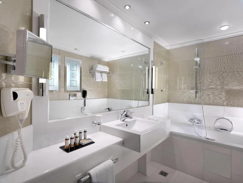DOUBLE PREMIUM Room, Crowne Plaza Athens, Athens